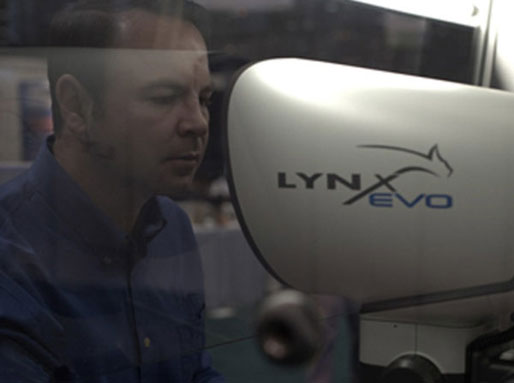 Lynx-EVO-zoom-stereo-microscope-laminar-flow-cabinet